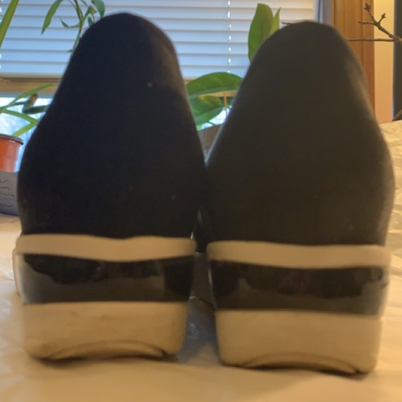 Black Suede Kenneth Cole Reaction Loafer/Sneaker. - Picture 3 of 6
